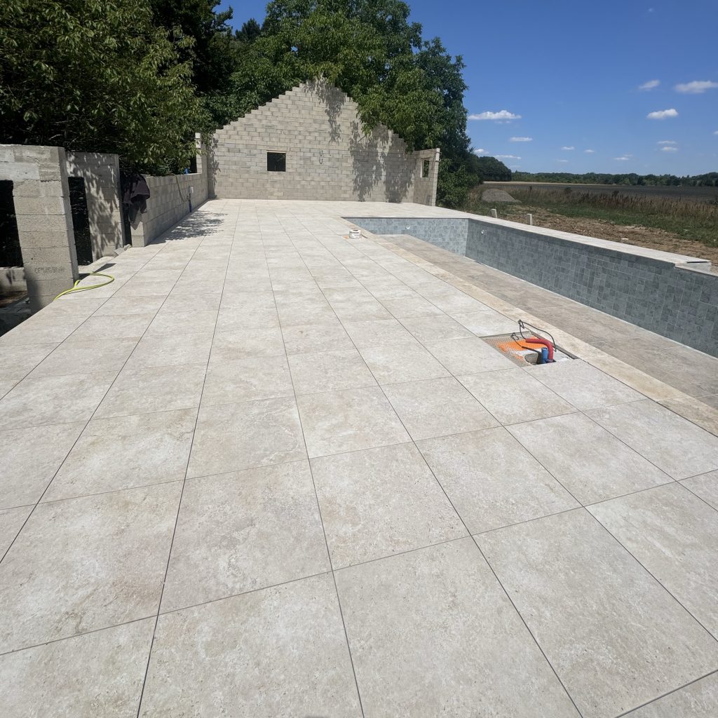 Normandie-btp - Comment choisir le meilleur carrelage extérieur pour résister aux changements climatiques en 2025 ? - Featured Image 1